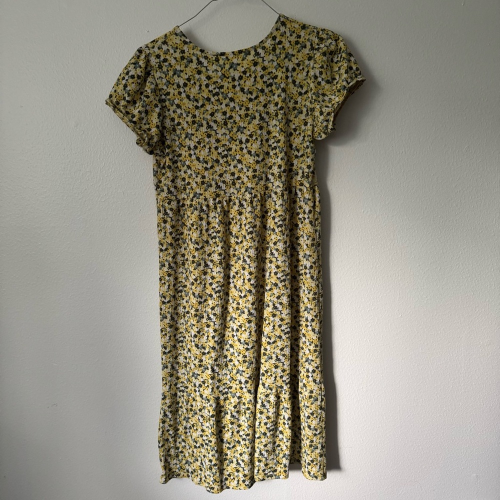 Surticolombia S/M Graphic Floral Tee 
$18 - Picture 8 of 9